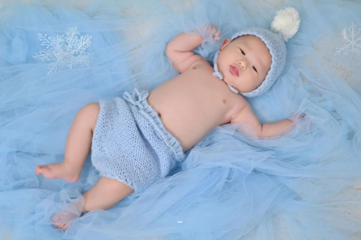 海西宝宝吐奶黄色